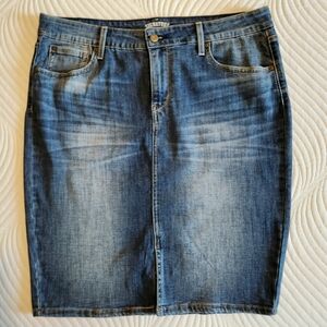 Levi's Signature Denim Pencil Skirt | Size 12 | Knee Length Frt Slit | 35" Waist